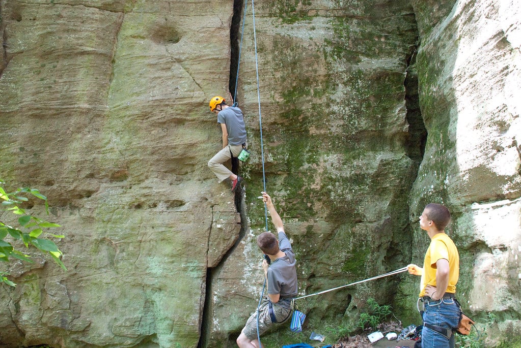 man demonstrating his with trad climbing offwidth using techniques learned in the article